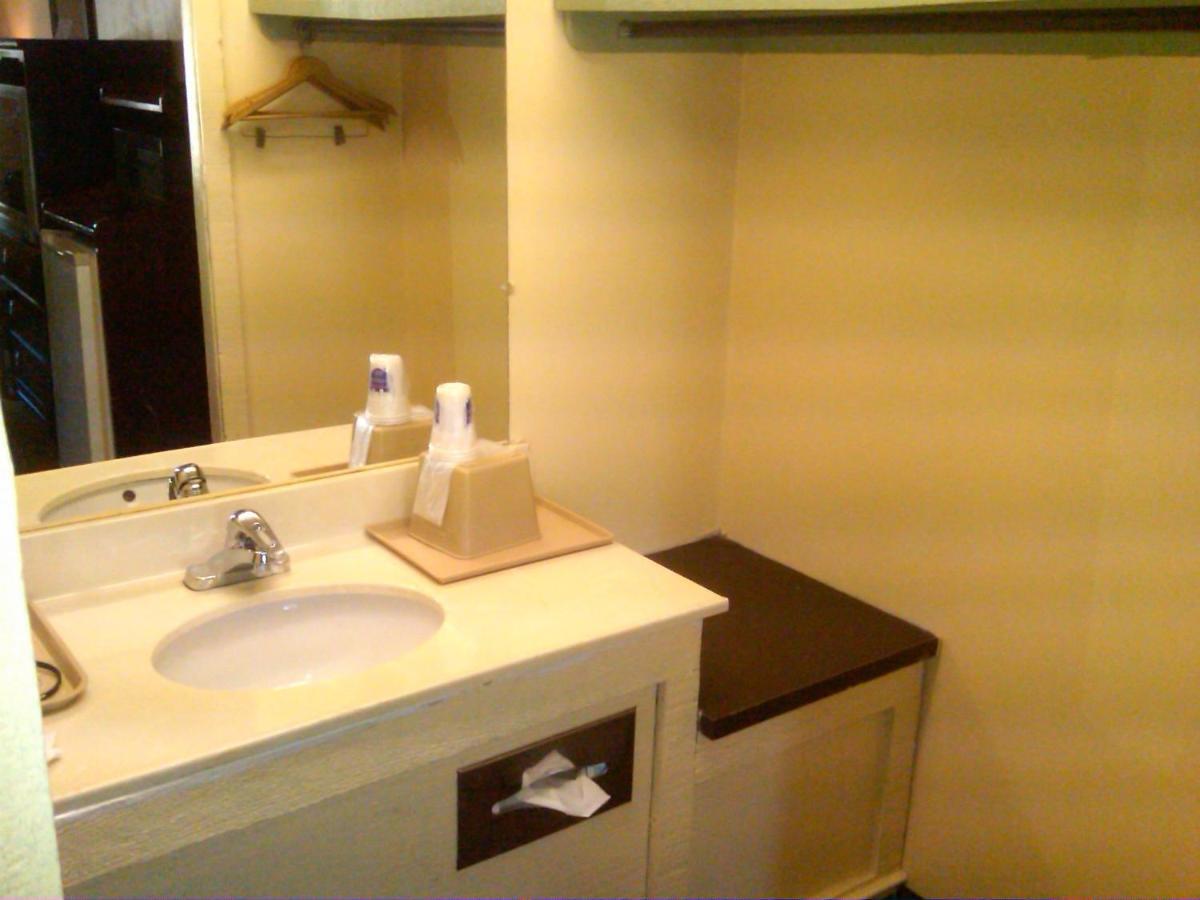 Knights Inn - Battle Creek Phòng bức ảnh